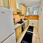 Park, 24h Checkin & Centre Apartment Piest'any