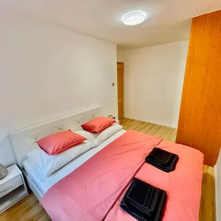 Apartment Park, 24h Checkin & Centre W Free Parking Piest'any