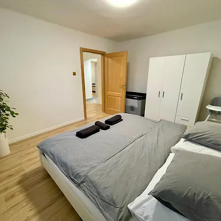 Park, 24h Checkin & Centre W Free Parking Пьештяни