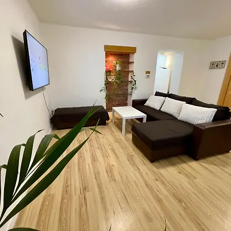 Park, 24h Checkin & Centre W Free Parking Apartment *