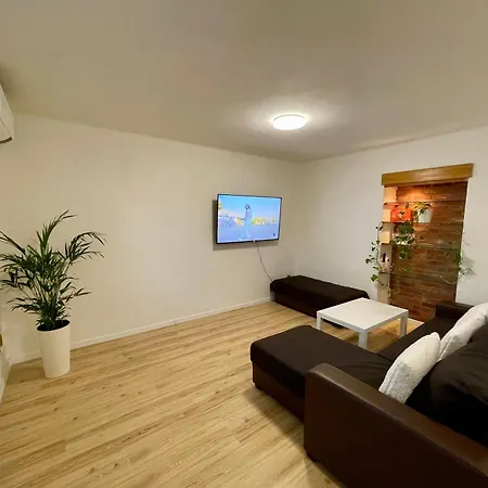 Park, 24h Checkin & Centre W Free Parking Piest'any