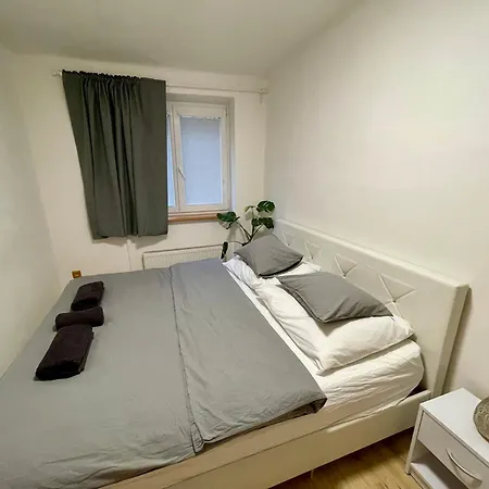 Park, 24h Checkin & Centre W Free Parking Apartment *