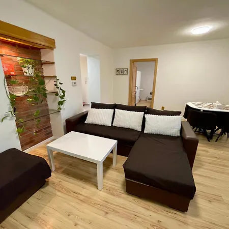 Park, 24h Checkin & Centre W Free Parking Пьештяни